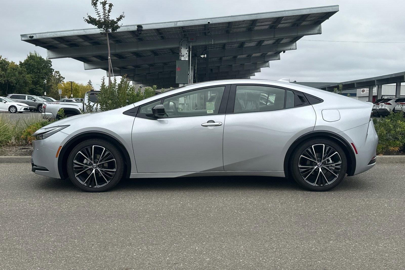 Used 2024 Toyota Prius LE image 7