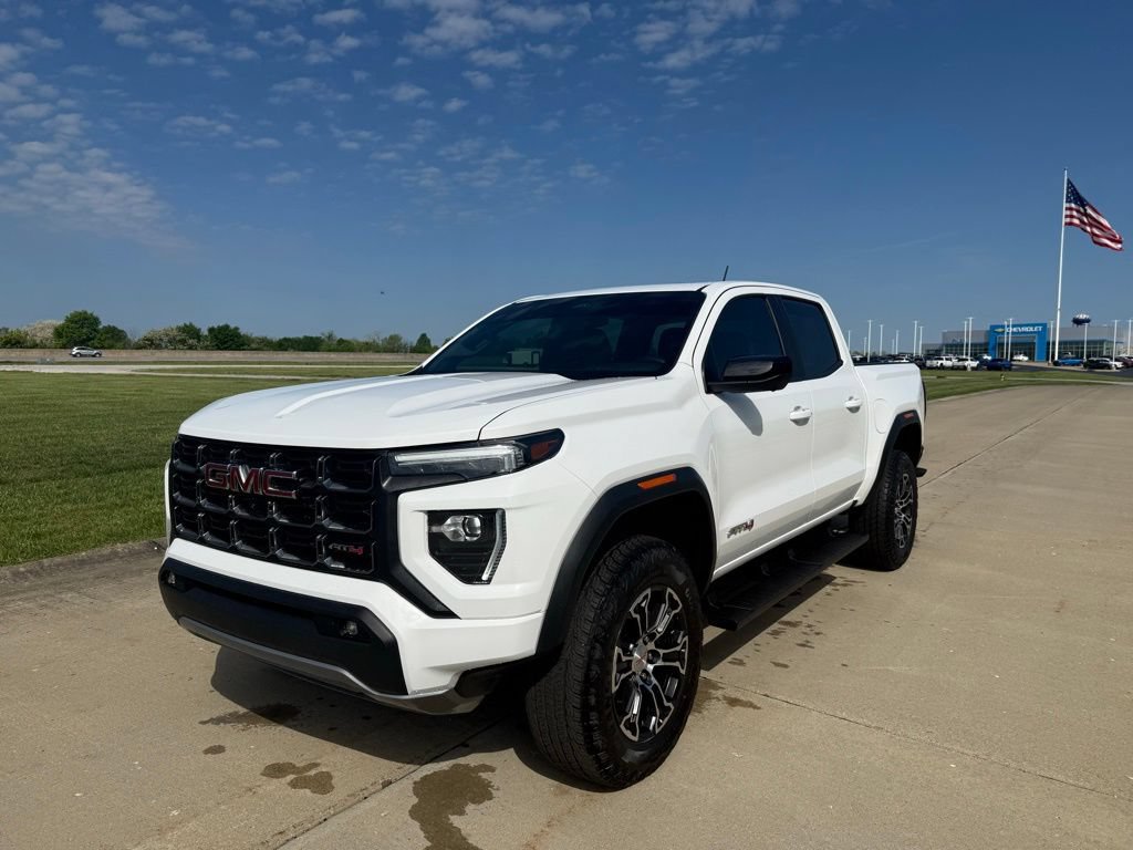 Used 2024 GMC Canyon AT4 w/ Technology Package AWD/4WD image 8