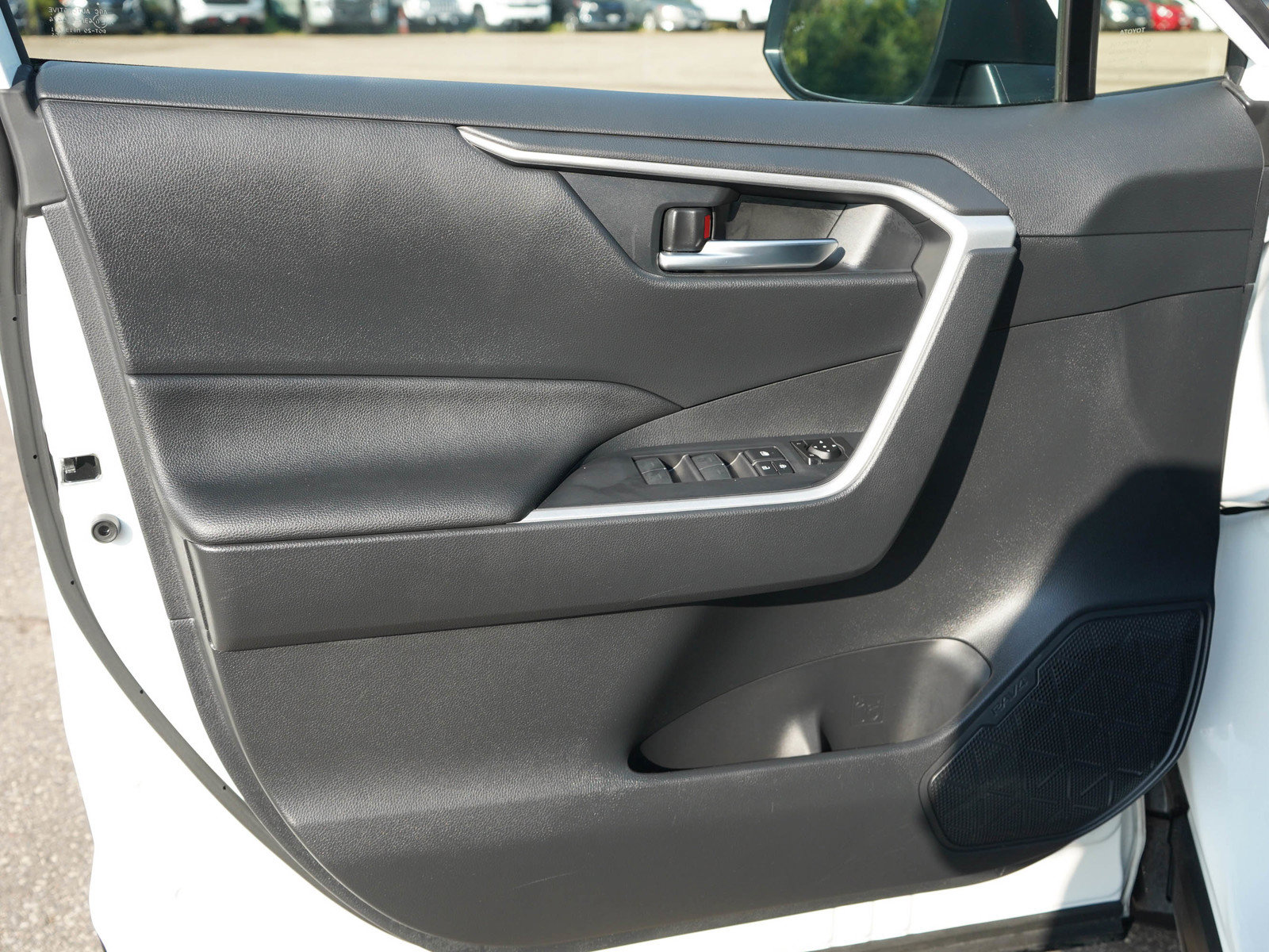 Used 2024 Toyota RAV4 SE w/ Weather & Moonroof Package AWD/4WD image 21
