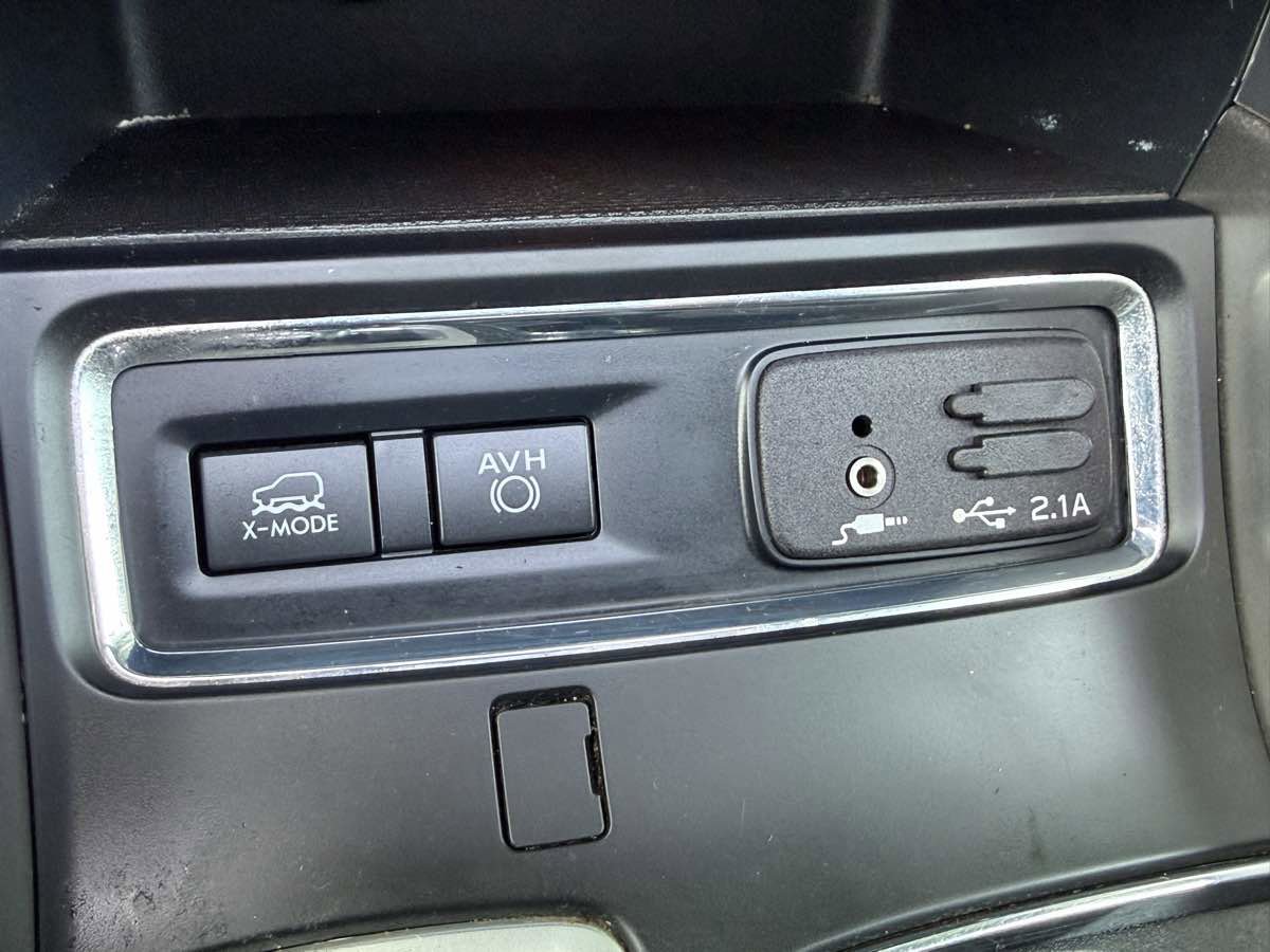 Used 2020 Subaru Ascent Limited w/ Technology Package image 12