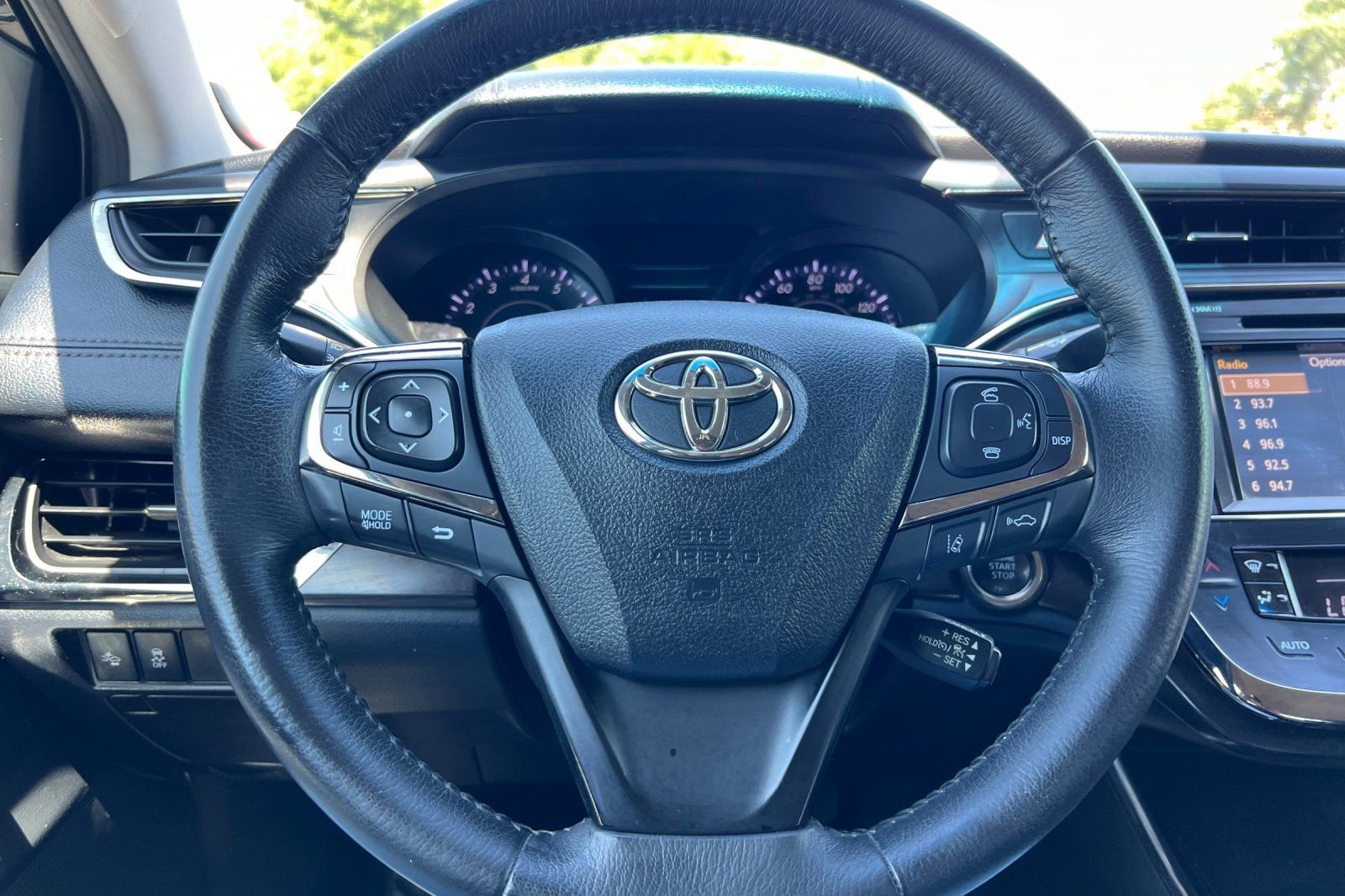 Used 2018 Toyota Avalon XLE FWD image 23