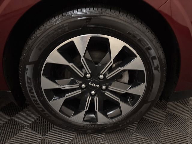 Used 2024 Kia Carnival EX image 29