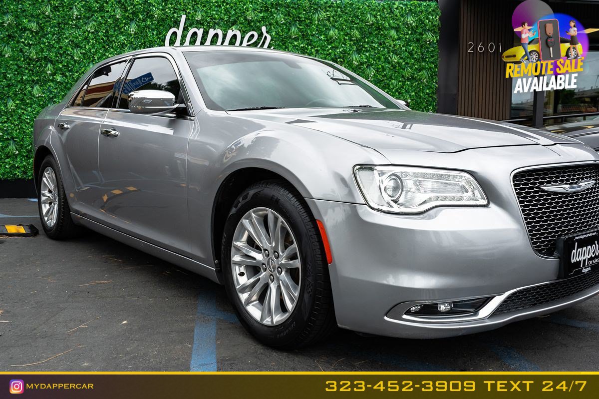 Used 2016 Chrysler 300 C RWD image 4