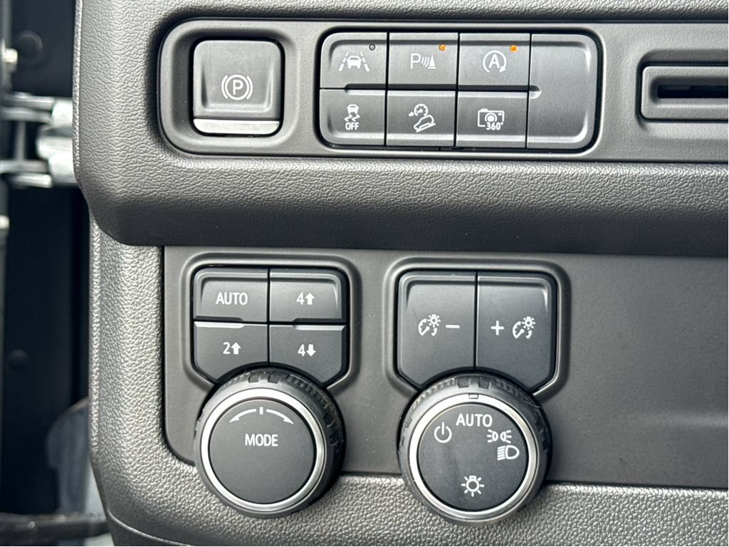 Used 2024 Chevrolet Tahoe Z71 w/ Luxury Package AWD/4WD image 13