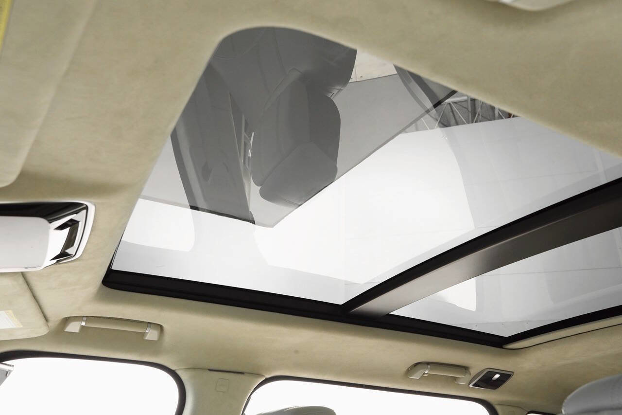 Used 2018 Land Rover Range Rover Long Wheelbase Supercharged image 18