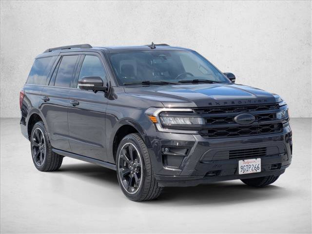 Used 2023 Ford Expedition Limited image 3