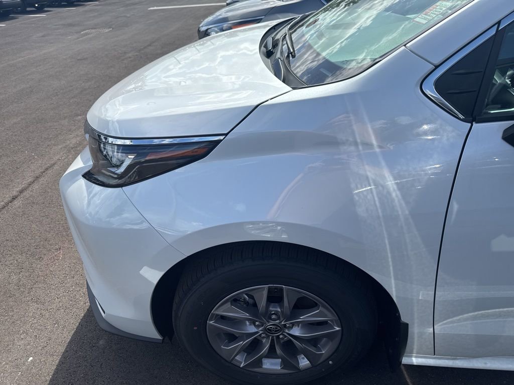 New 2026 Toyota Sienna XLE FWD image 9
