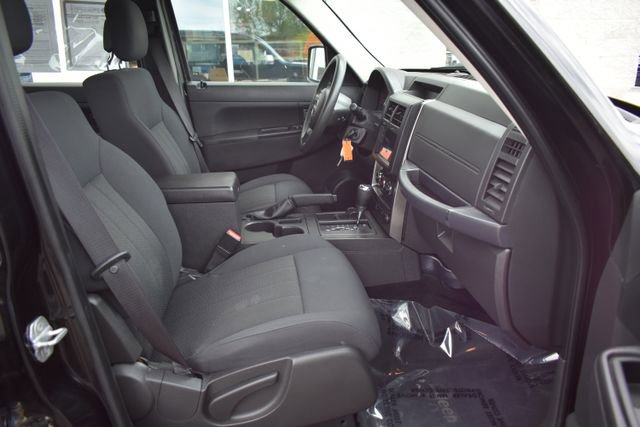 Used 2011 Jeep Liberty Sport AWD/4WD image 35