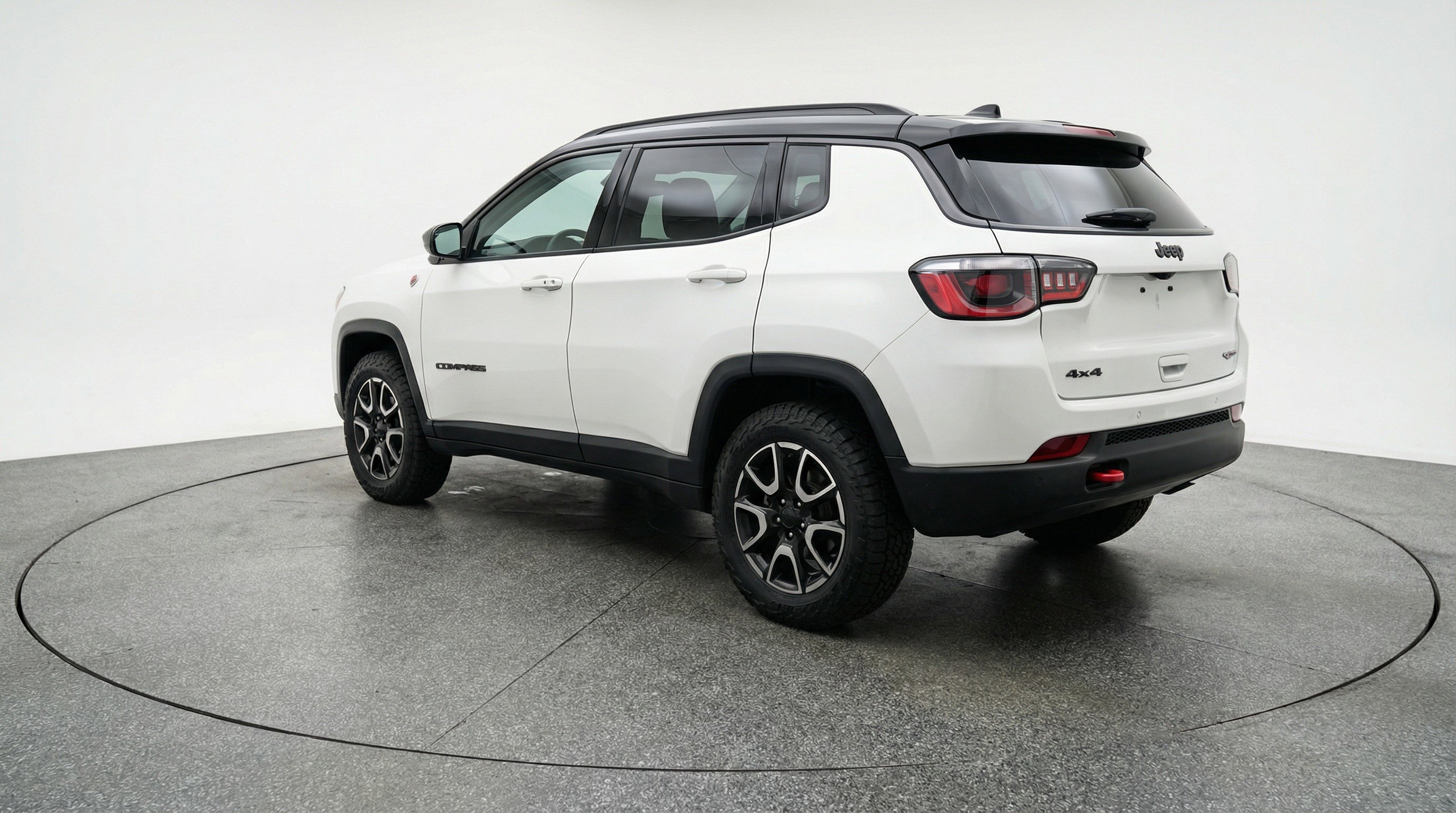 Used 2025 Jeep Compass Trailhawk AWD/4WD image 6