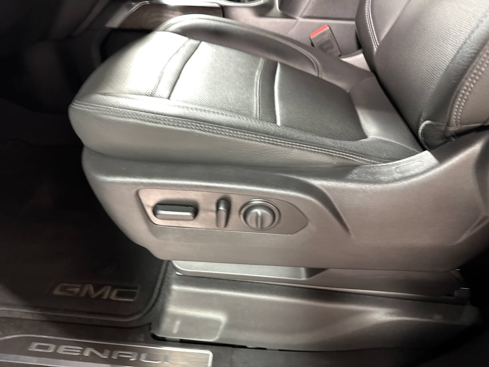 Used 2019 GMC Sierra 1500 Denali w/ Denali Ultimate Package AWD/4WD image 14