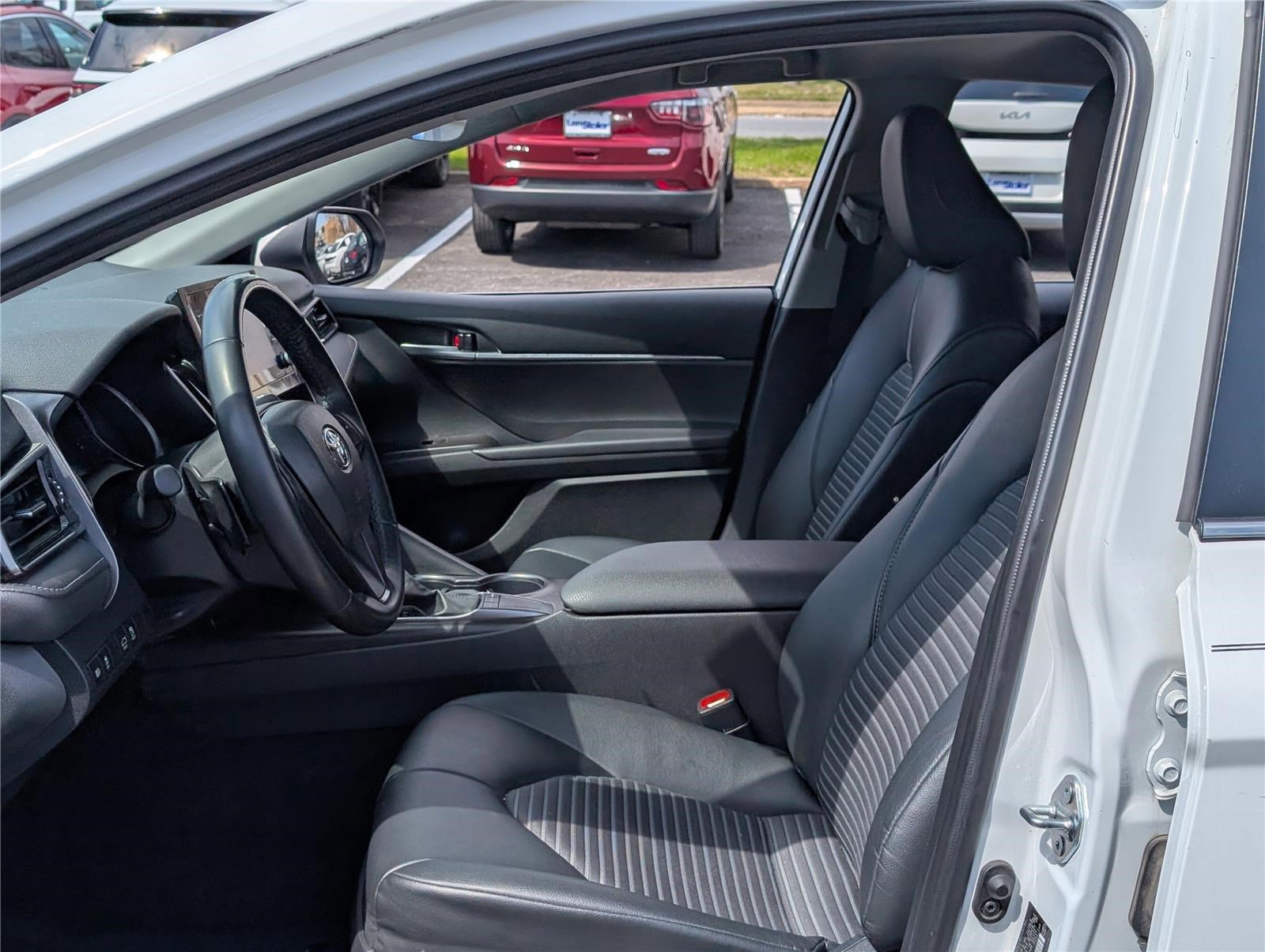 Used 2024 Toyota Camry SE image 15