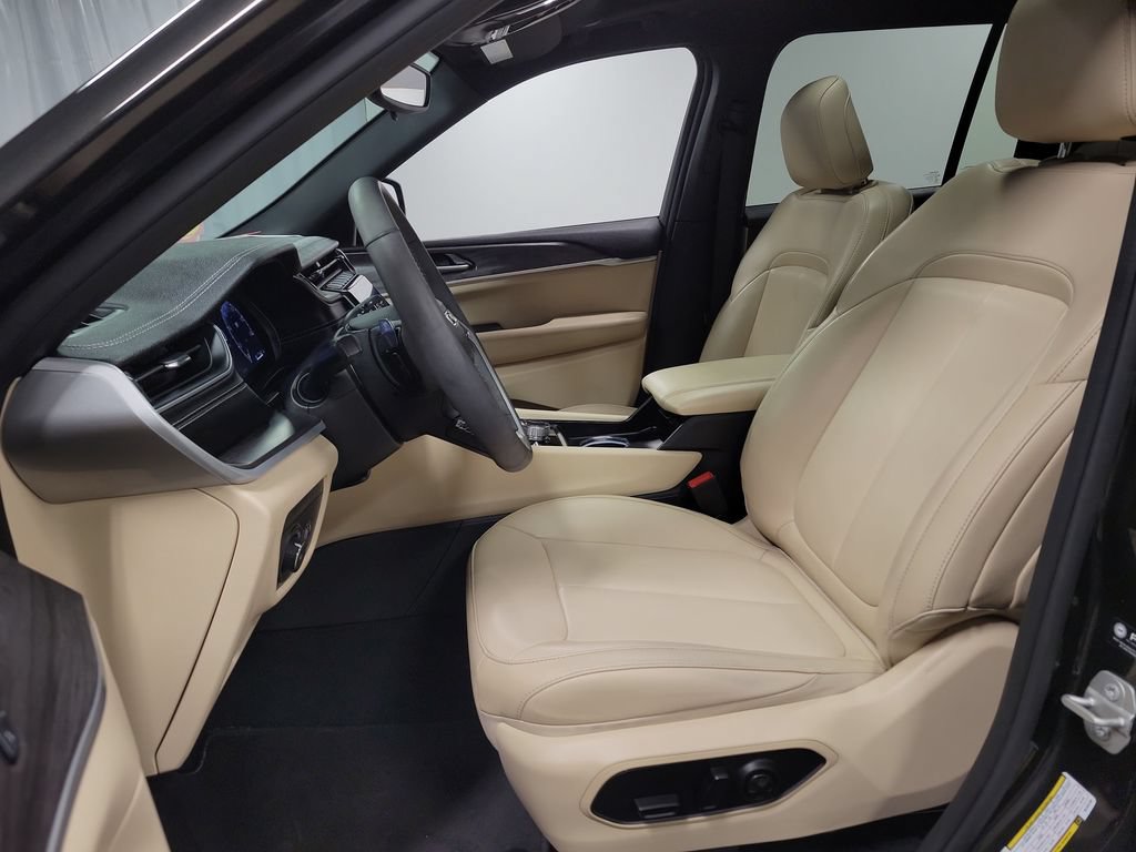 Used 2024 Jeep Grand Cherokee Limited AWD/4WD image 13