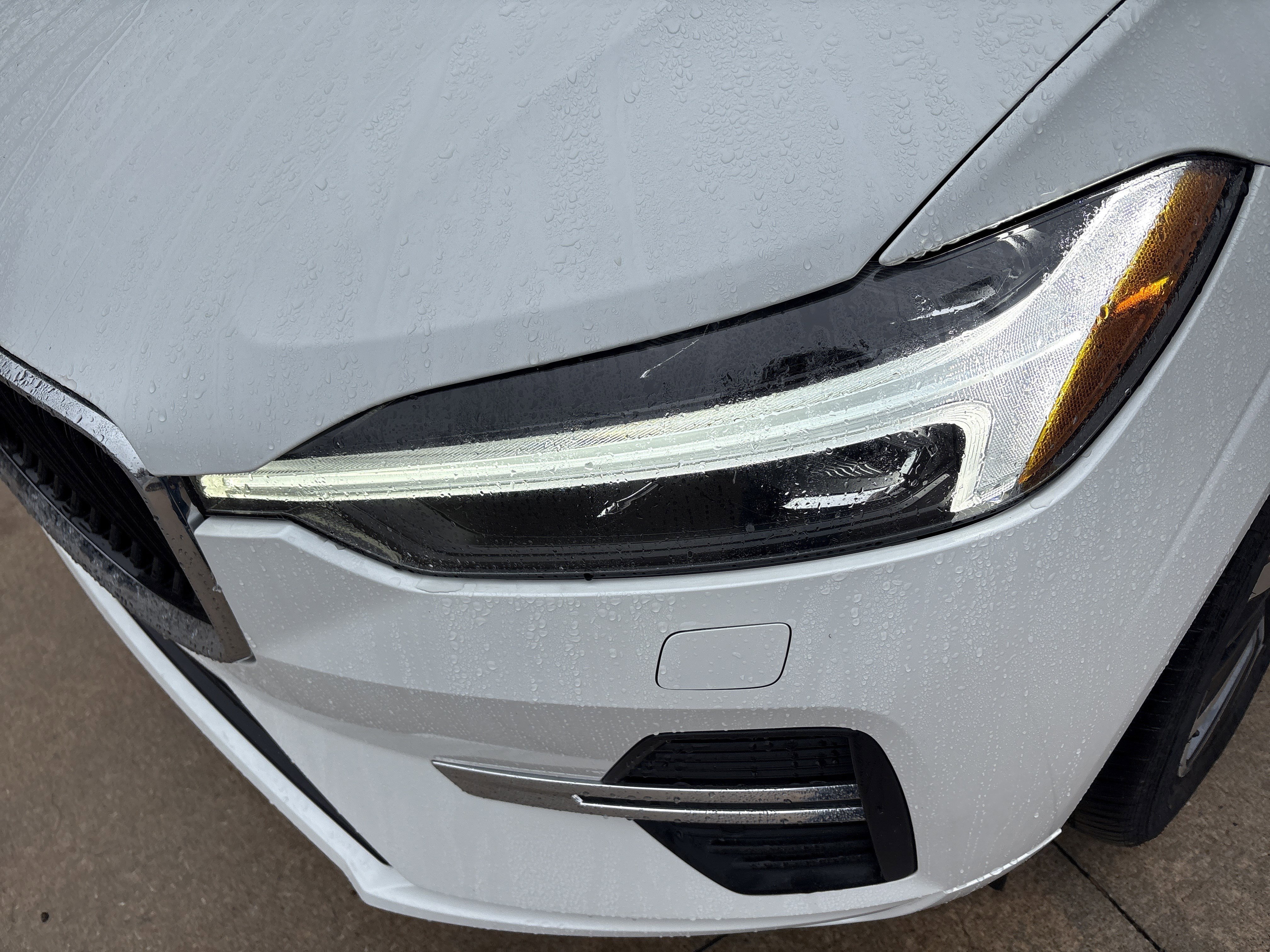 Used 2022 Volvo XC60 B5 Momentum w/ Climate Package image 6