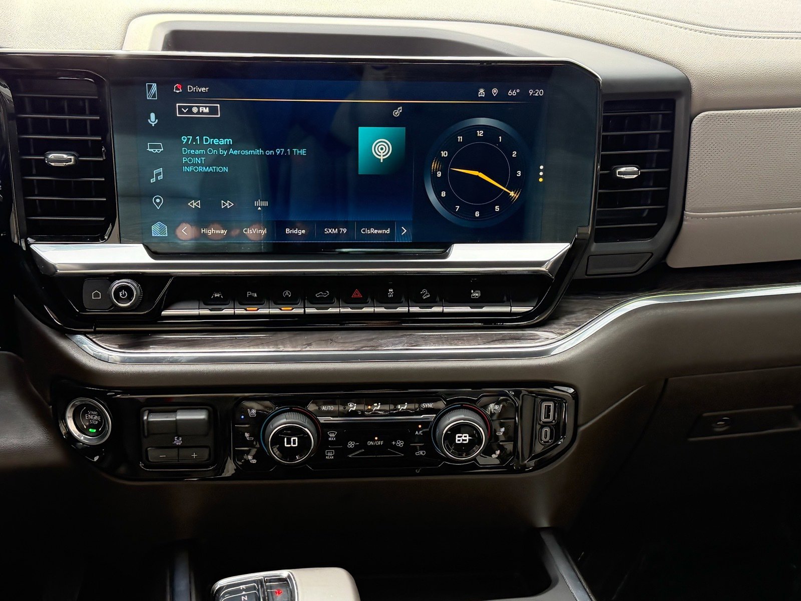 Used 2024 Chevrolet Silverado 1500 LTZ image 10