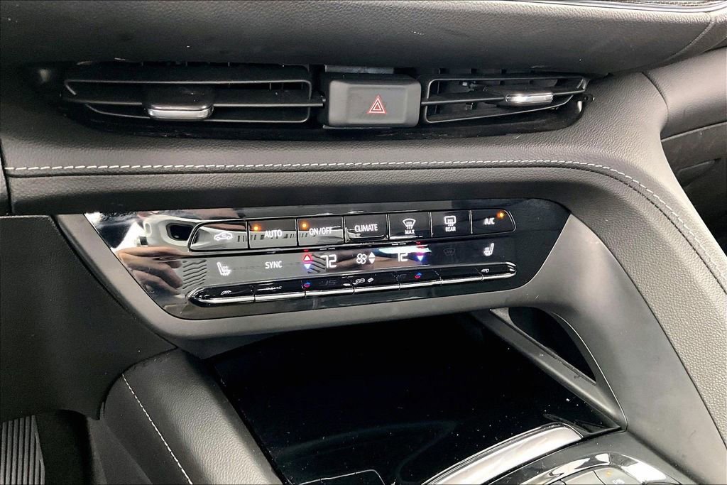 Used 2023 Buick Envision Preferred AWD/4WD image 31