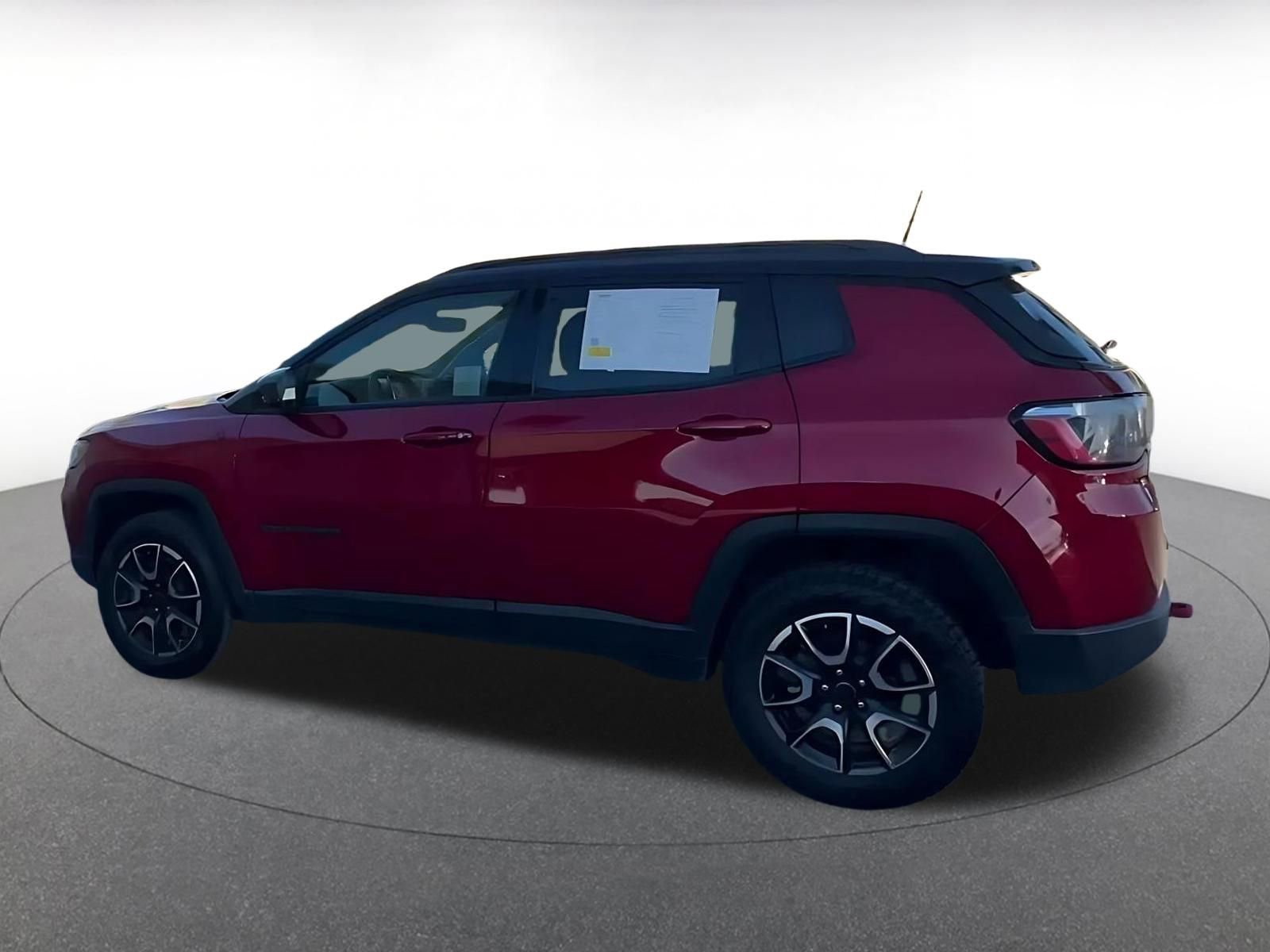 Used 2025 Jeep Compass Trailhawk AWD/4WD image 8