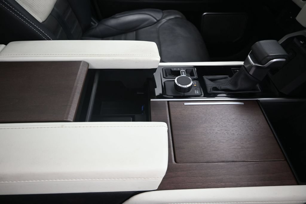 Used 2023 Toyota Sequoia Capstone AWD/4WD image 28