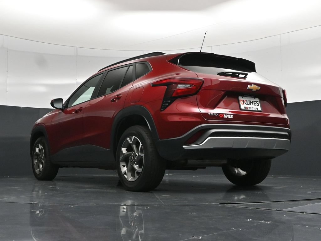 Used 2025 Chevrolet Trax LT w/ LT Convenience Package FWD image 56