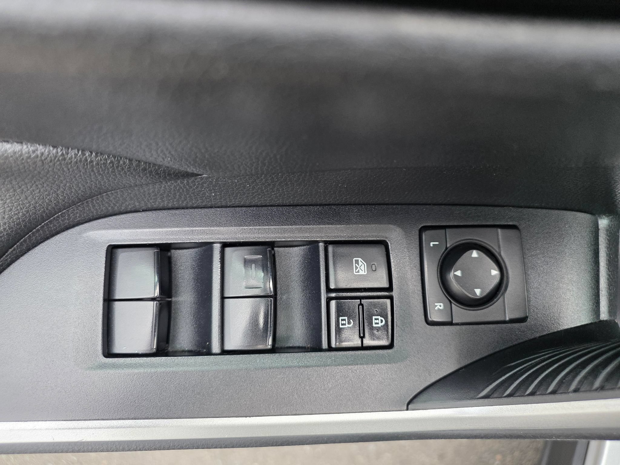 Used 2021 Toyota RAV4 XLE AWD/4WD image 21