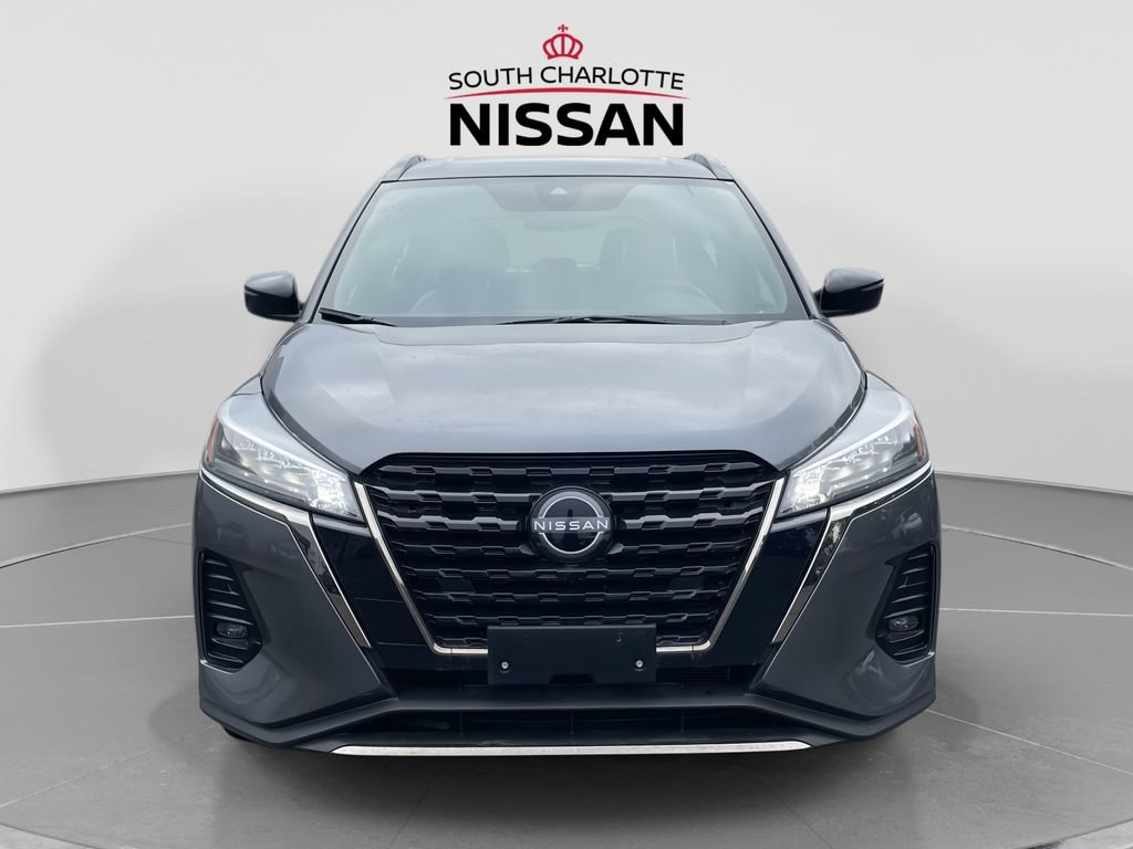 Used 2023 Nissan Kicks SR w/ SR Premium Package FWD image 2