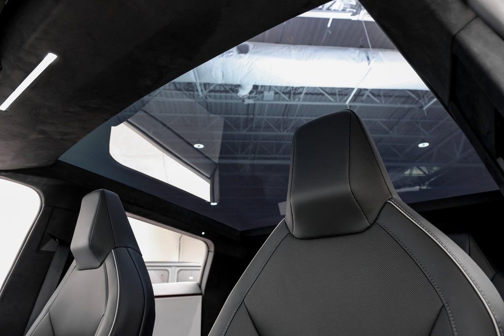 Used 2024 Tesla Cybertruck AWD Crew Cab image 9