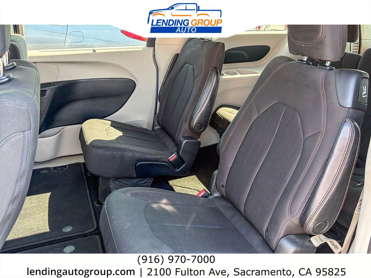 Used 2019 Chrysler Pacifica Touring Plus FWD image 17