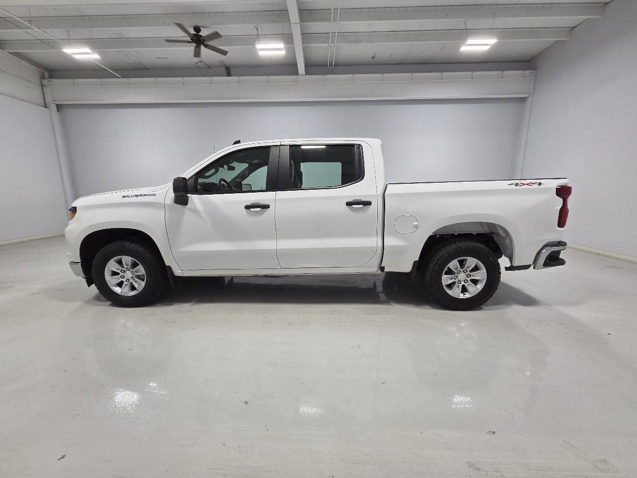 Used 2024 Chevrolet Silverado 1500 W/T w/ Trailering Package AWD/4WD image 6