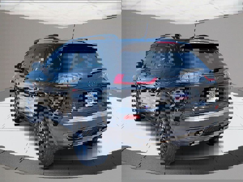 Used 2020 Jeep Cherokee Latitude AWD/4WD image 6