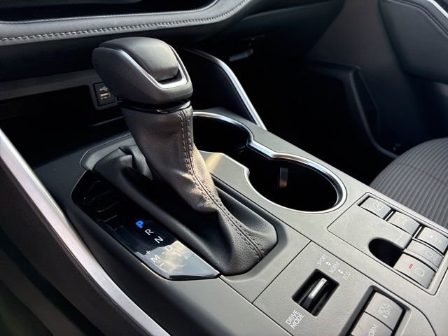 Used 2024 Toyota Highlander LE image 33