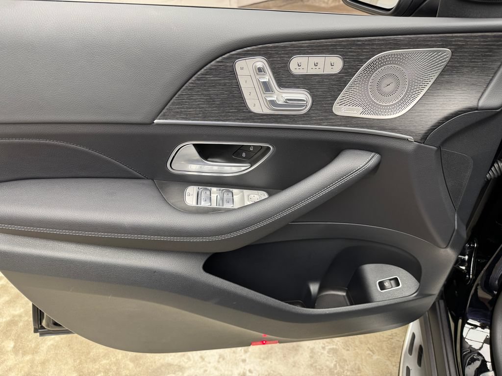 Used 2026 Mercedes-Benz GLS 450 4MATIC image 11