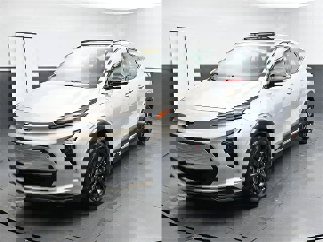 Used 2023 Chevrolet Bolt EUV Premier w/ Sun & Sound Package image 7