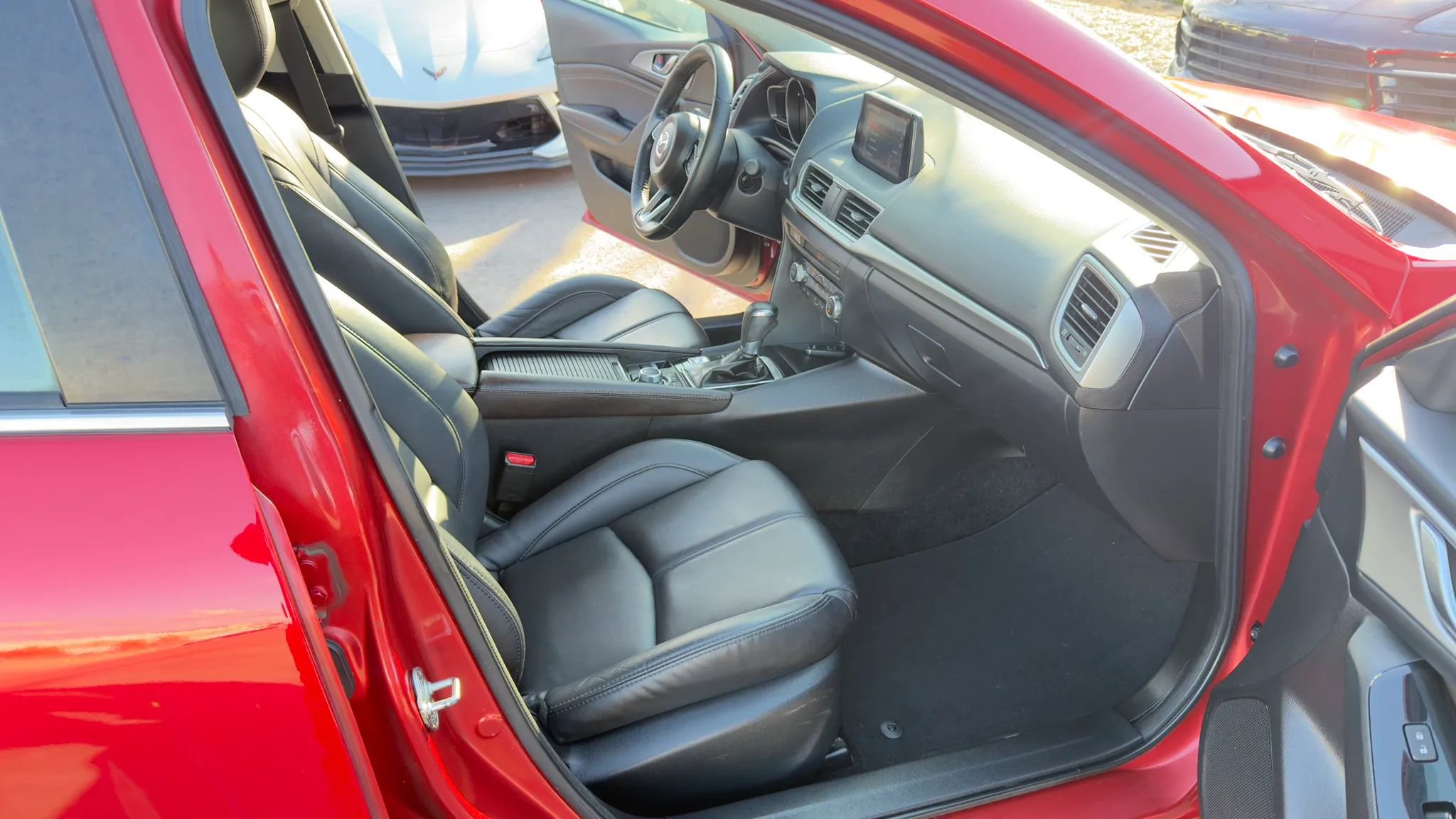 Used 2018 MAZDA MAZDA3 Touring FWD image 14