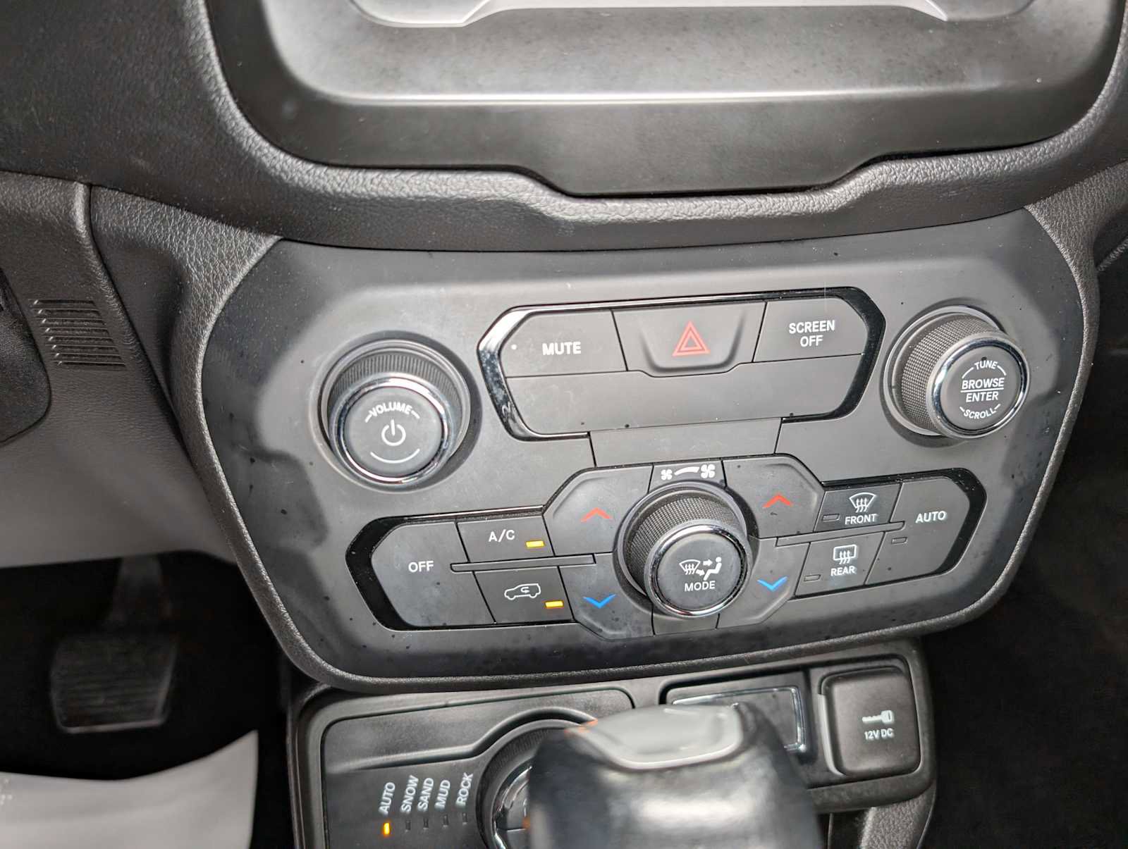 Used 2018 Jeep Renegade Trailhawk AWD/4WD image 31