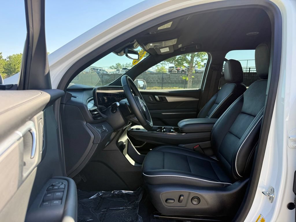 Used 2025 Buick Enclave Preferred AWD/4WD image 21