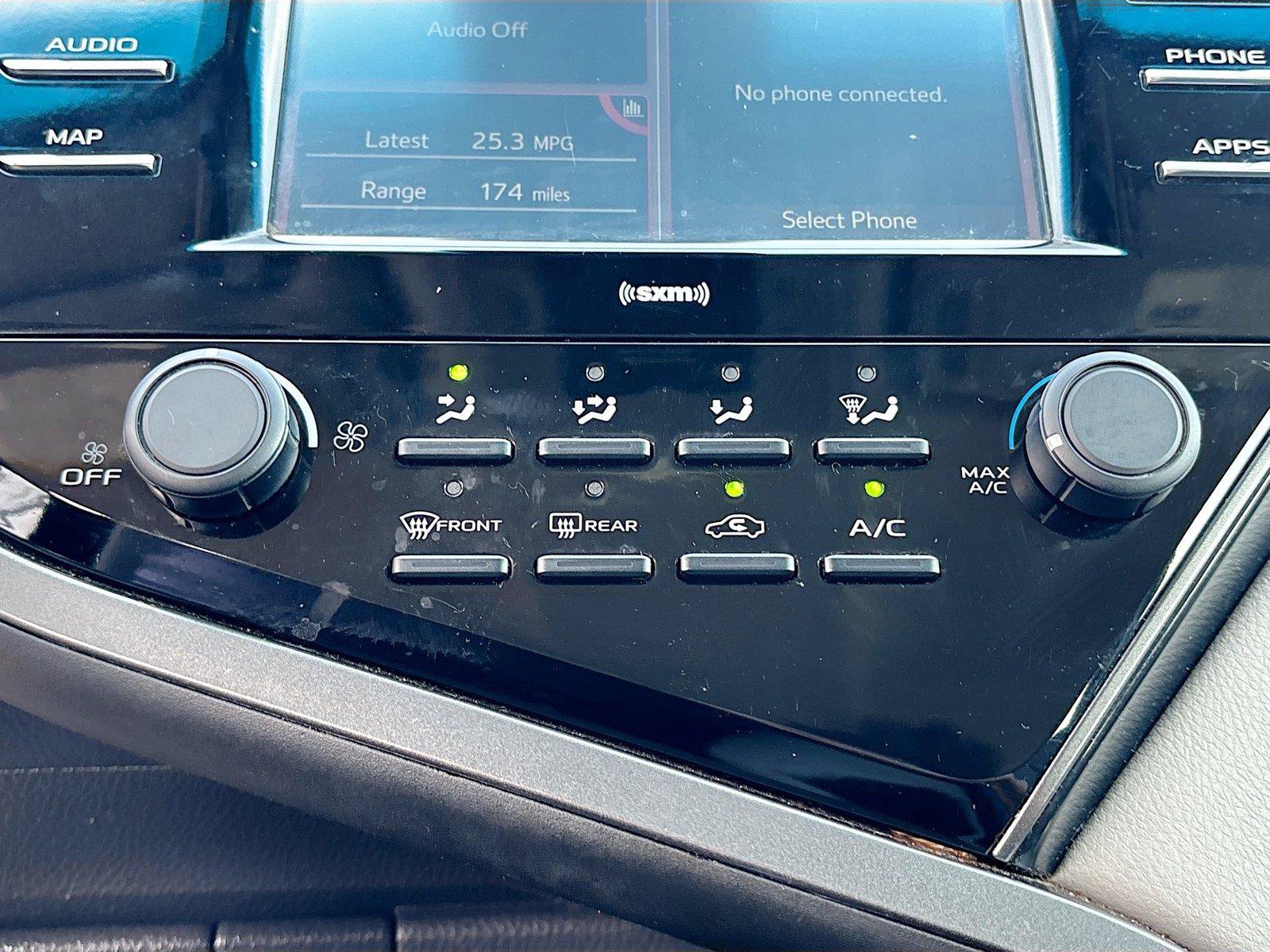 Used 2020 Toyota Camry LE FWD image 15