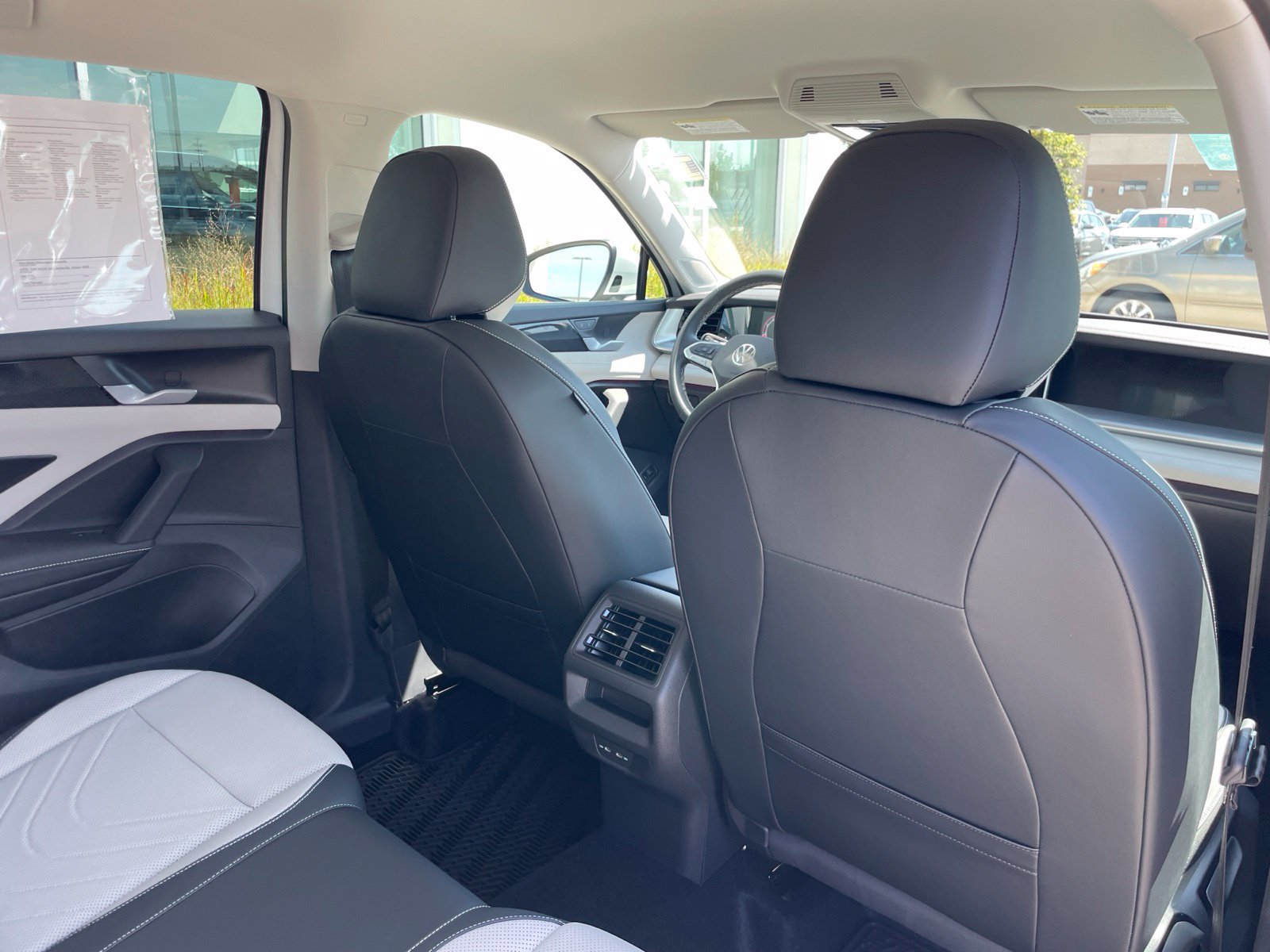 Certified 2025 Volkswagen Tiguan SE FWD image 53