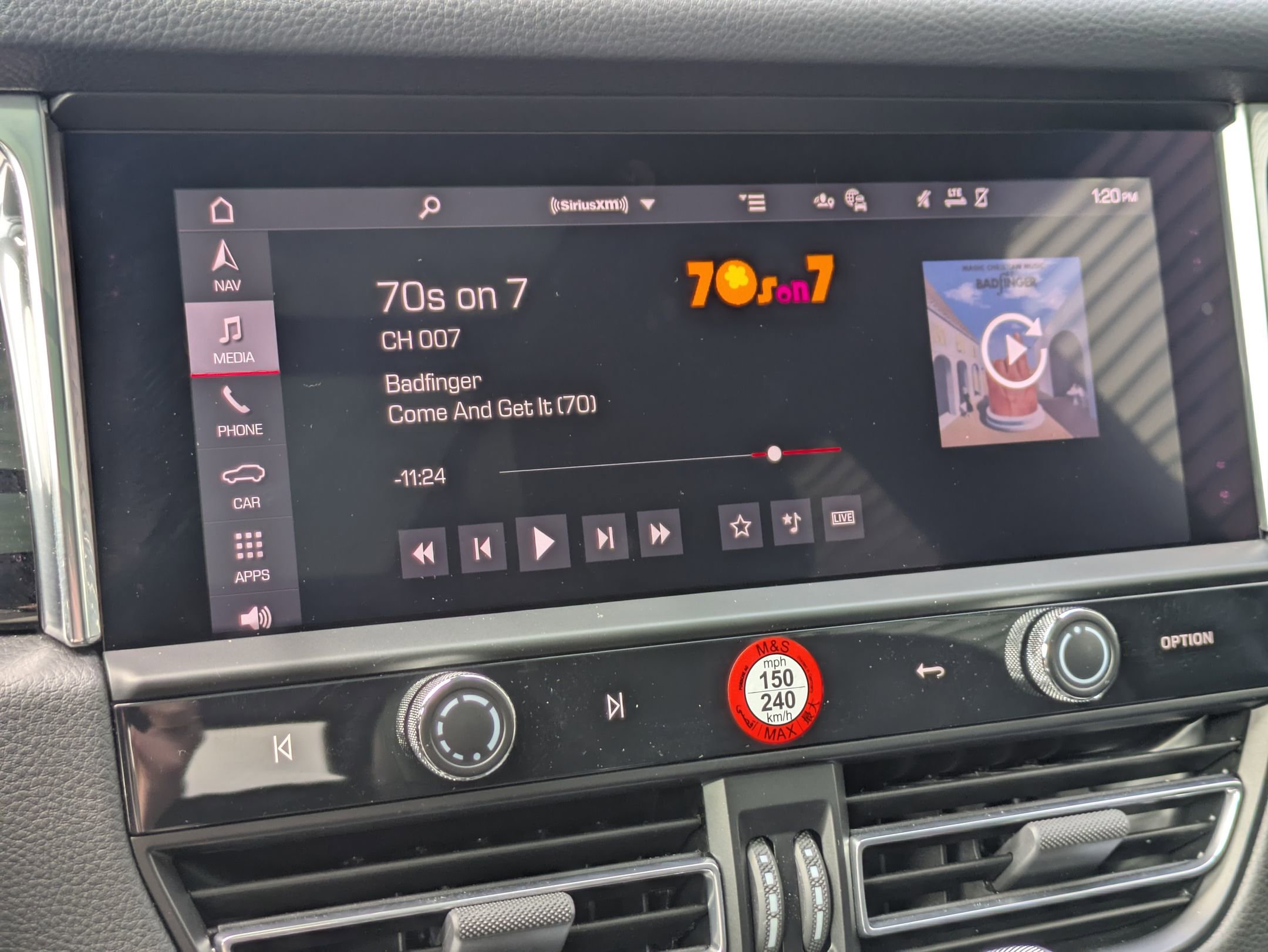 Certified 2025 Porsche Macan image 18