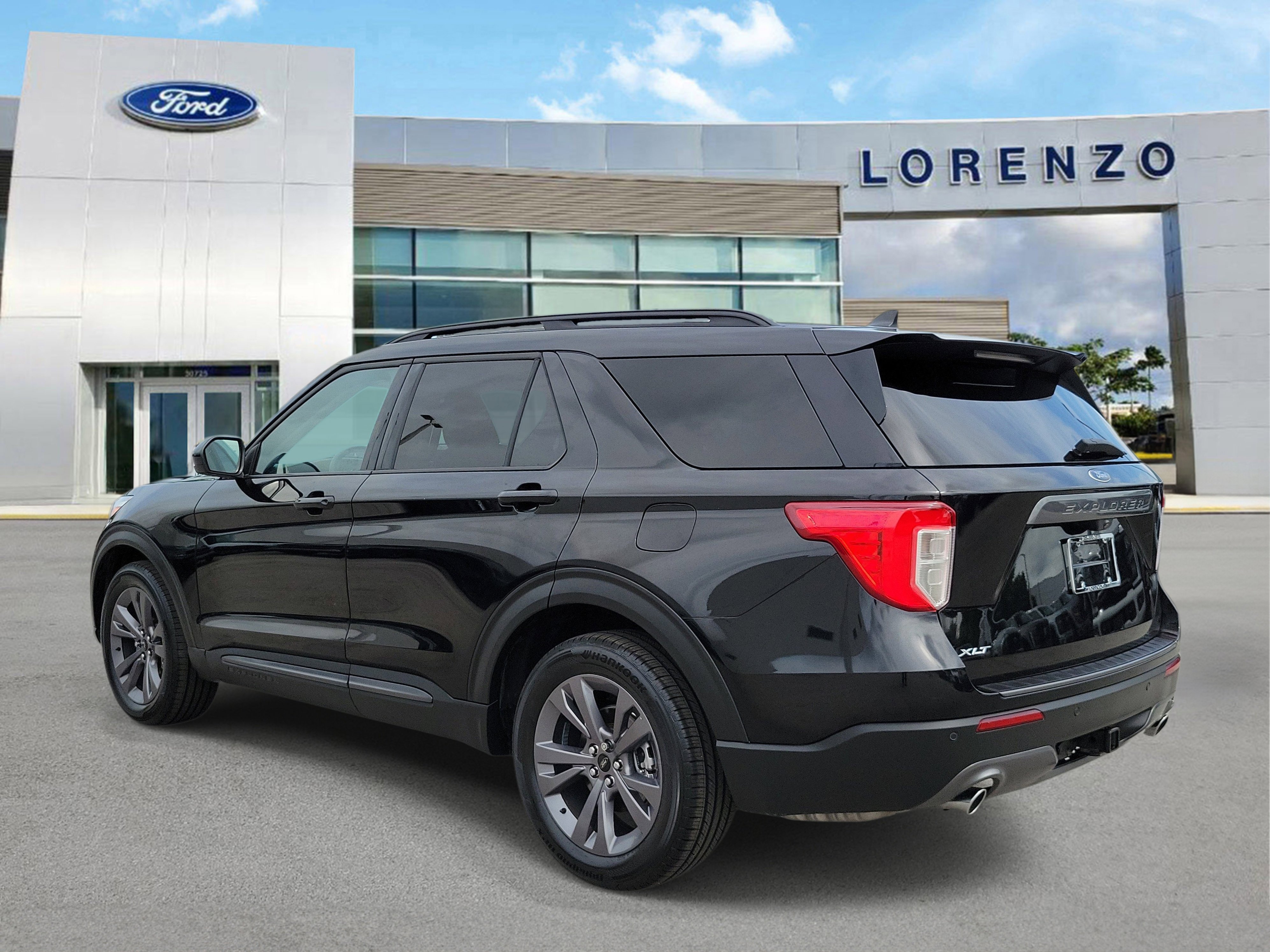 Used 2023 Ford Explorer XLT w/ Equipment Group 202A RWD image 7