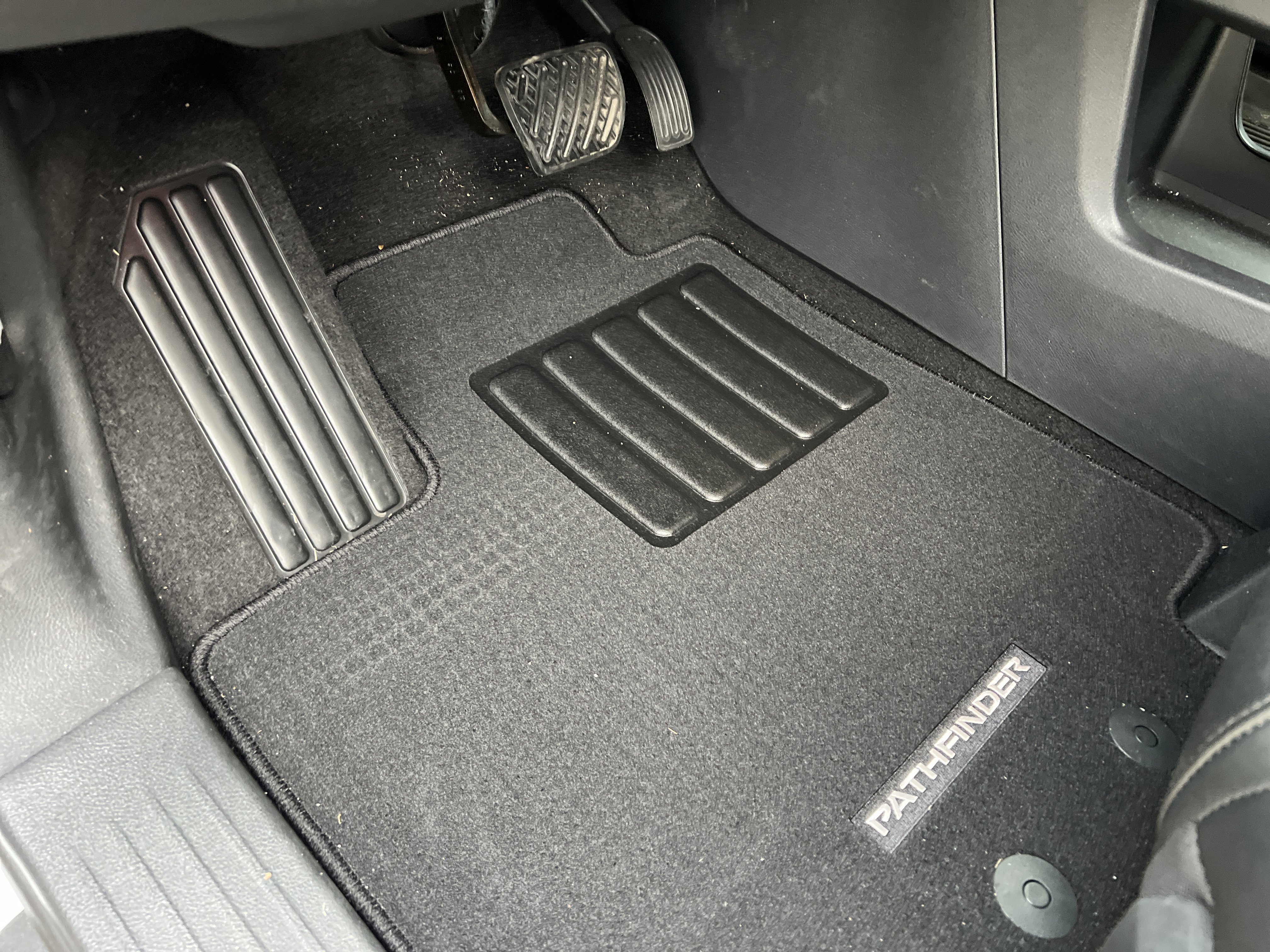 Used 2025 Nissan Pathfinder Platinum image 15