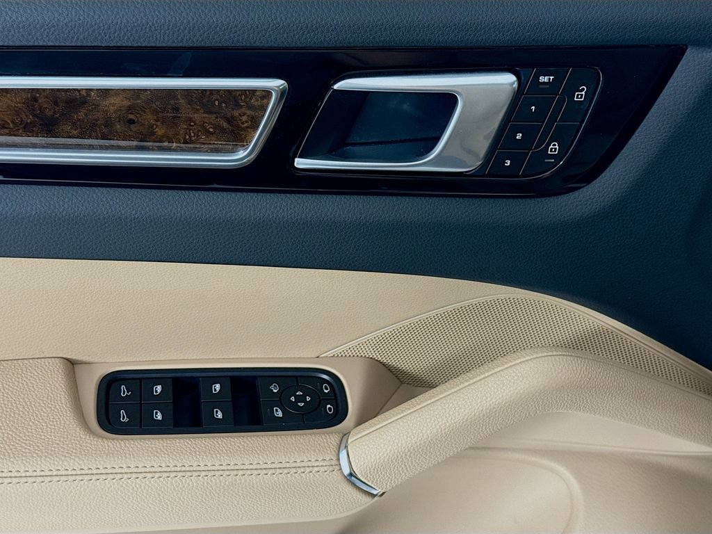 Certified 2023 Porsche Cayenne Platinum Edition AWD/4WD image 11