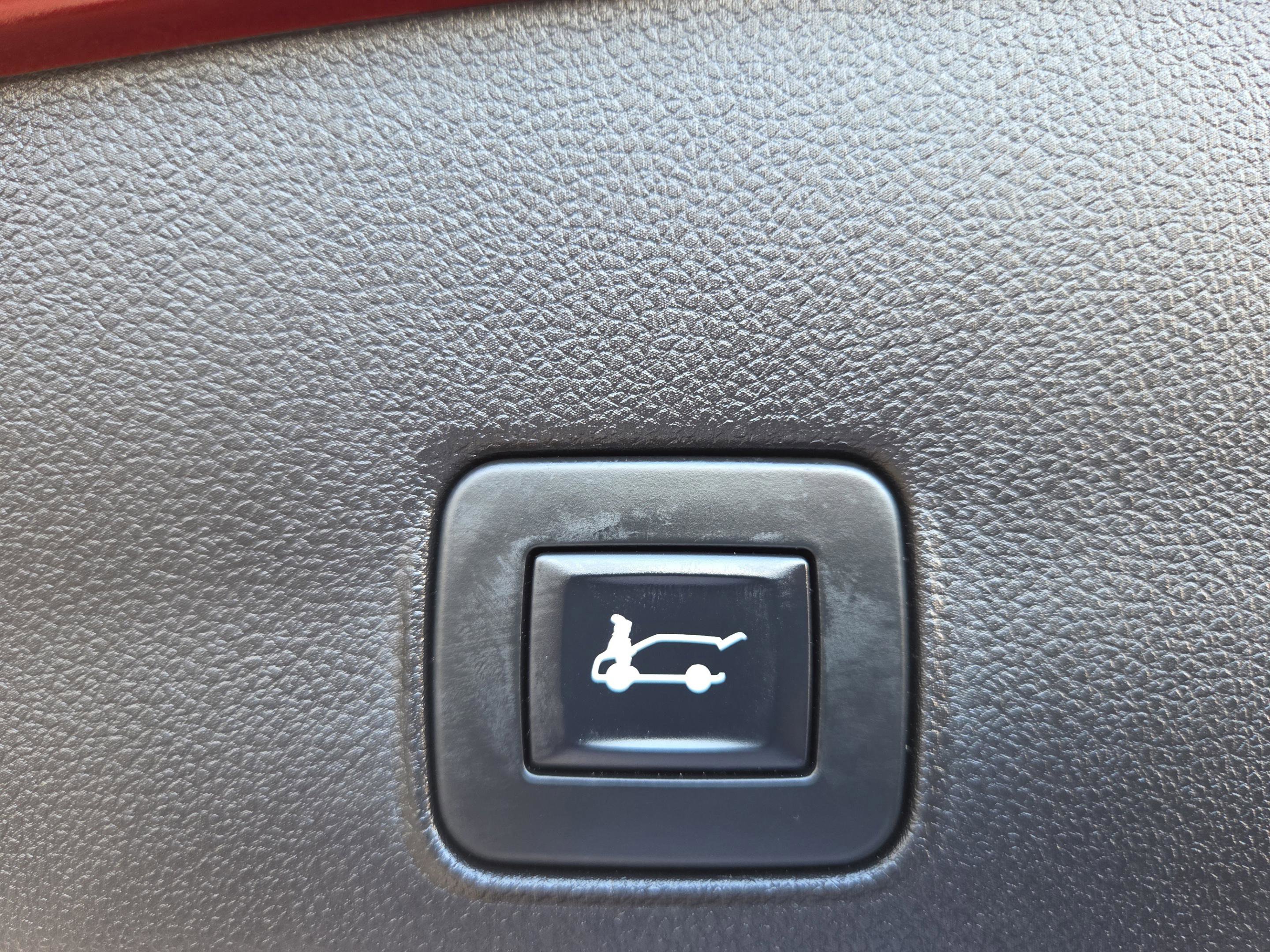 Used 2021 Chevrolet TrailBlazer RS w/ Sun and Liftgate Package image 32