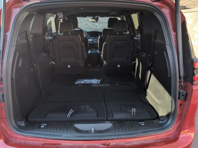 Used 2026 Chrysler Pacifica Select image 30