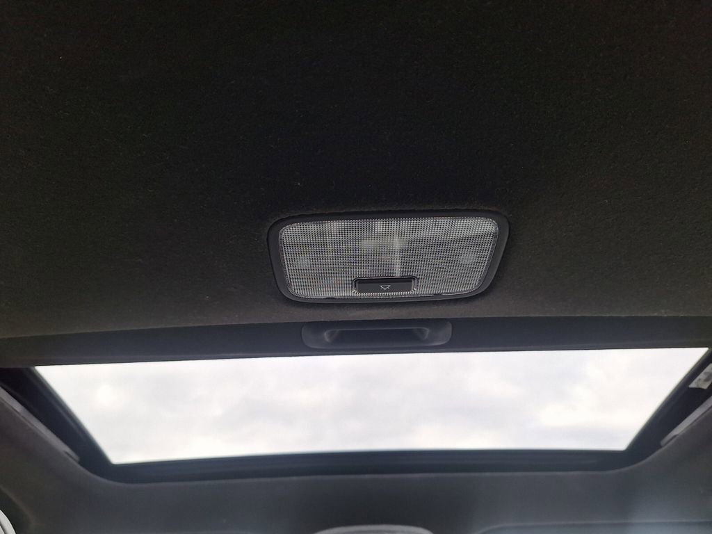 Used 2025 Hyundai Elantra Limited image 23