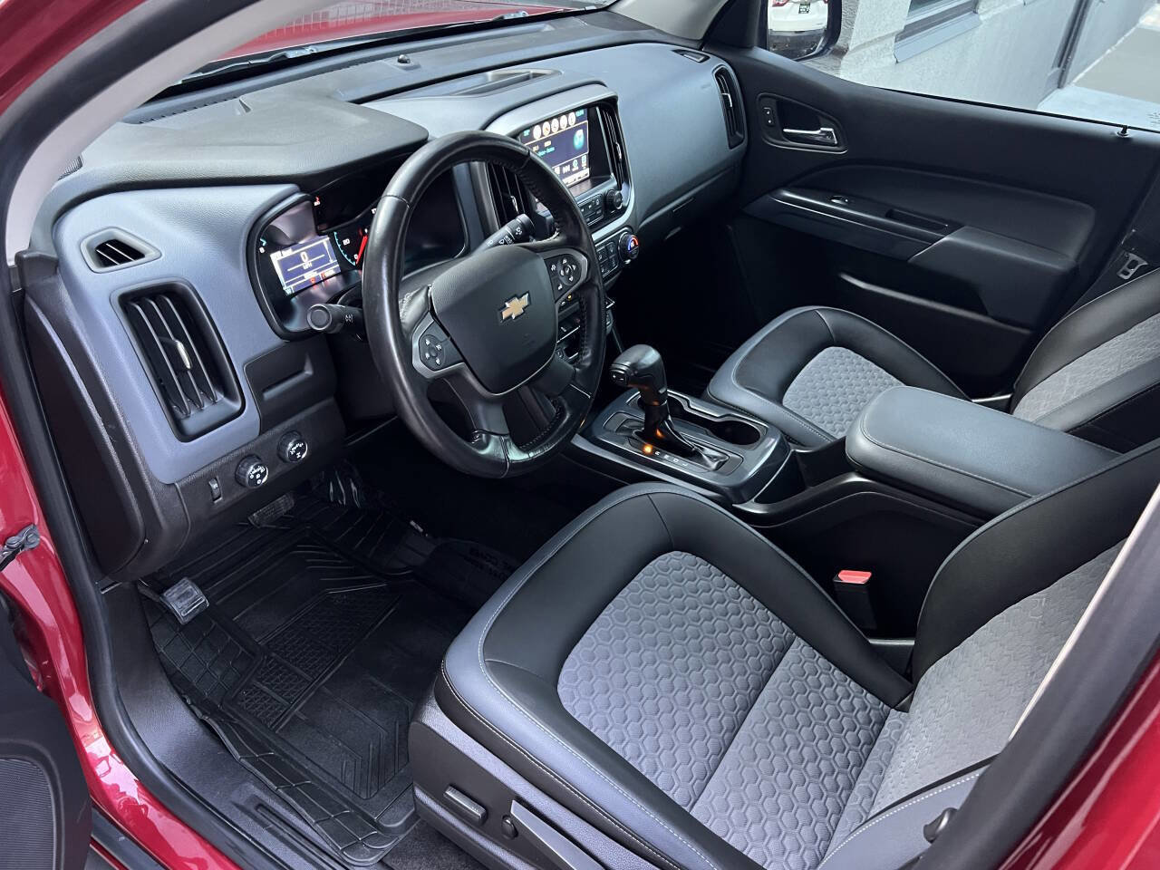 Used 2018 Chevrolet Colorado Z71 AWD/4WD image 16