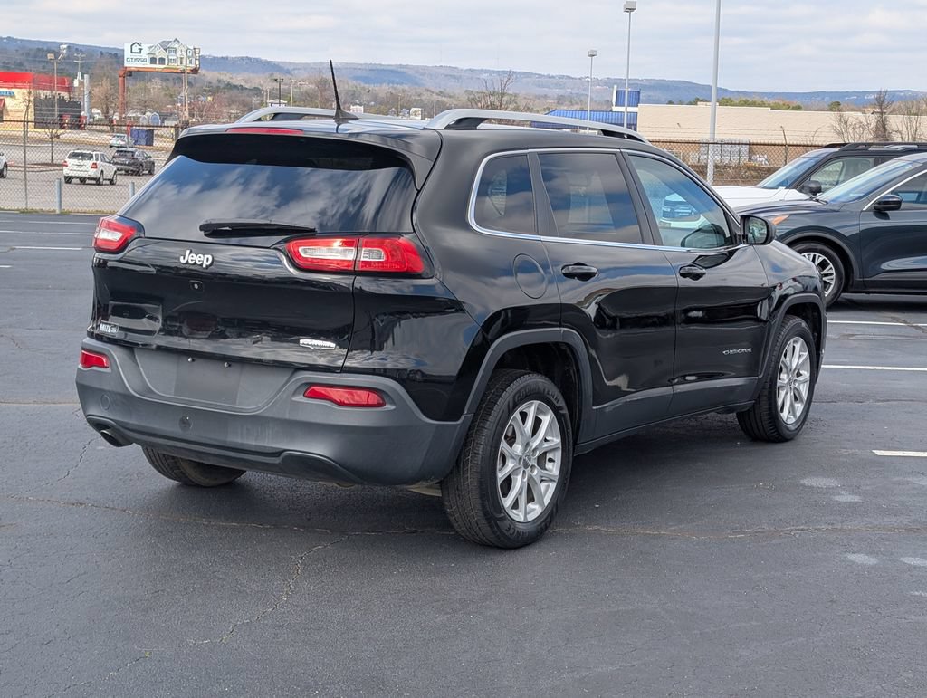 Used 2018 Jeep Cherokee Latitude FWD image 6
