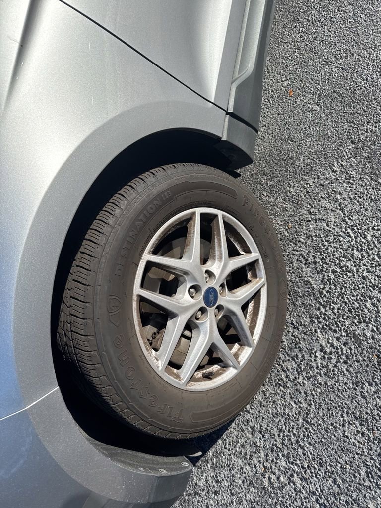 Used 2021 Ford Edge SE image 15