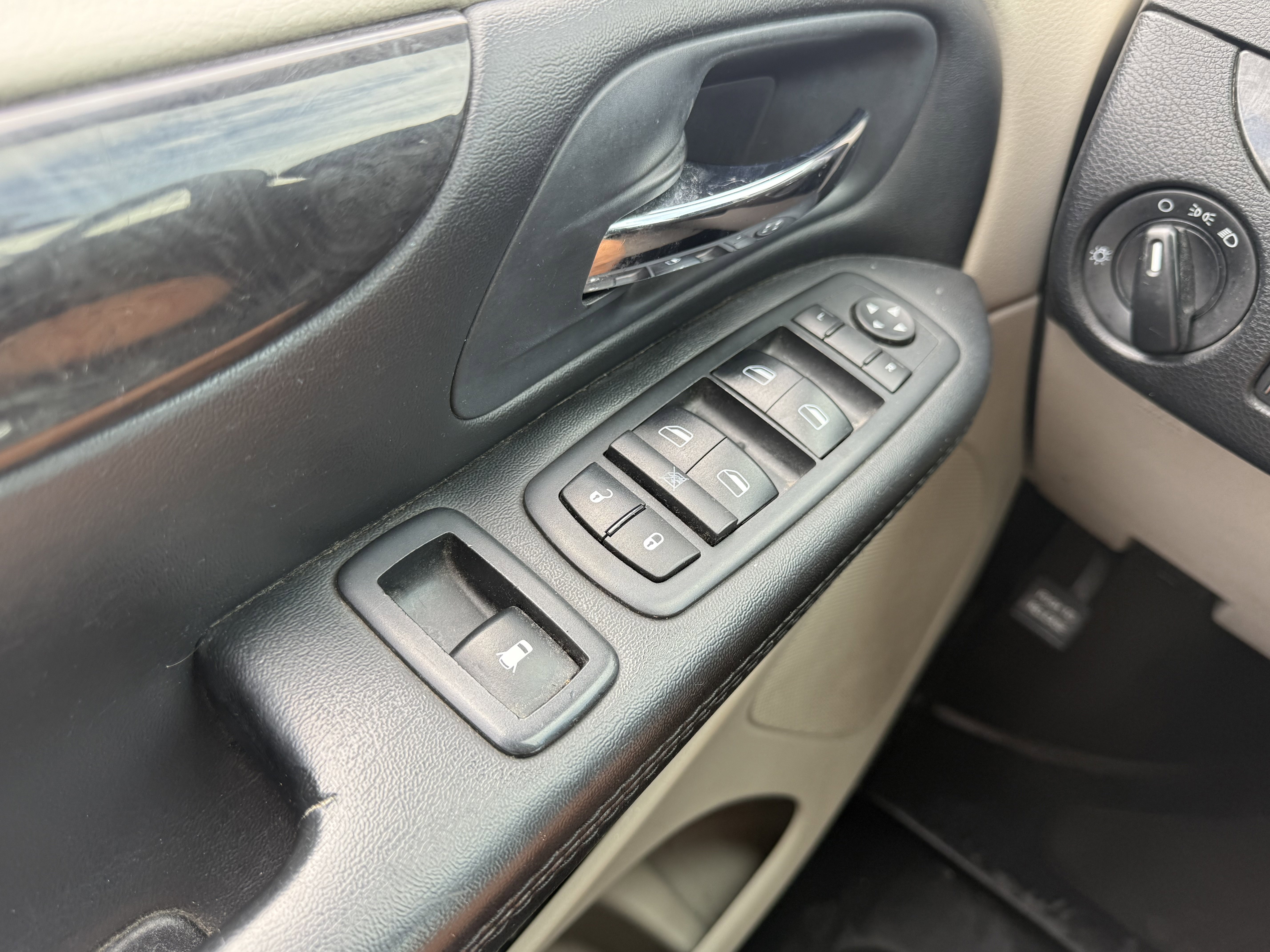 Used 2019 Dodge Grand Caravan SE image 26