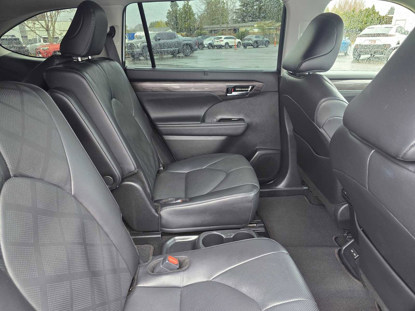 Used 2024 Toyota Highlander Platinum AWD/4WD image 13