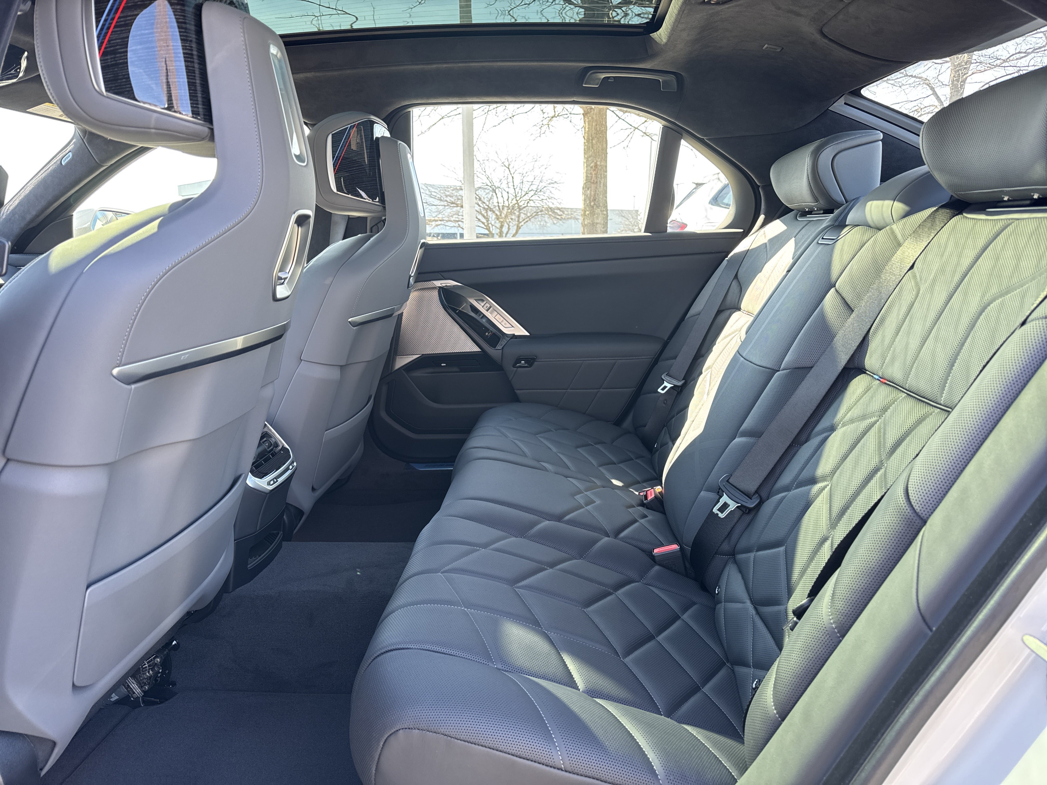 New 2026 BMW 750e xDrive w/ Executive Package AWD/4WD image 11