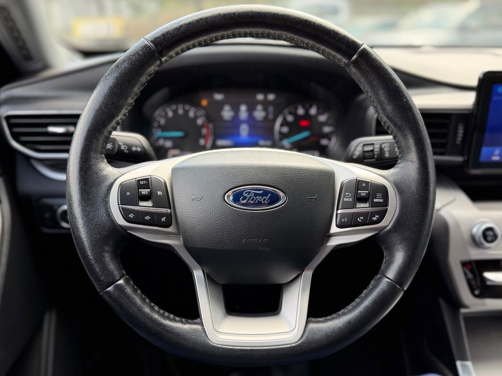 Used 2022 Ford Explorer XLT w/ Equipment Group 202A AWD/4WD image 7